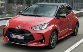 YARIS och YARIS Hybrid 5 dörrar