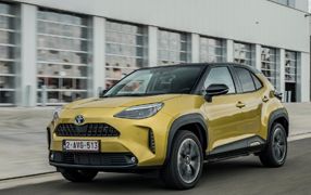 YARIS CROSS